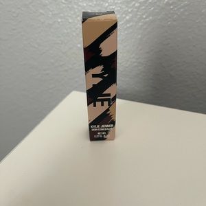 Skin concealer, the shade is called oak